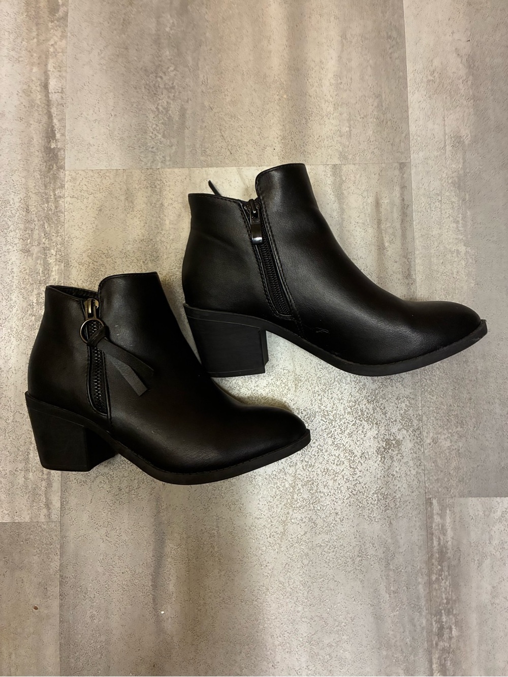 TOP Moda Black Leather-Look Ankle Booties with Tassel Zipper - Picture 3 of 5